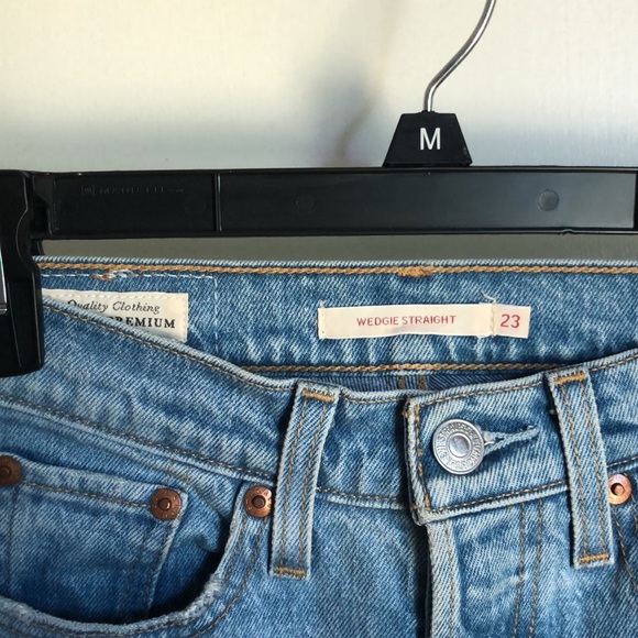 Levi’s Wedgie Straight - Picture 2 of 4